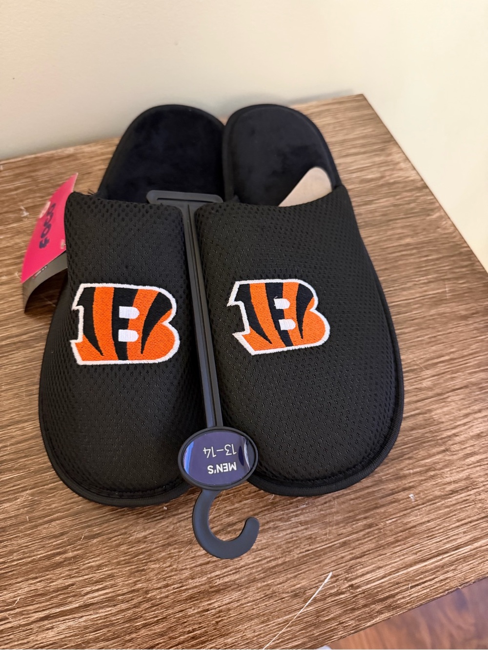 NFL Men's Black Slip-On Slippers with Orange & White Bengals B Logo